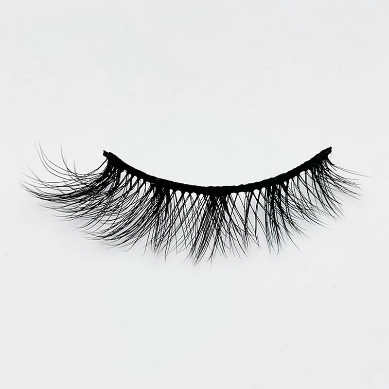 Zestaw 7 par delikatnych rzęs Cat Eye Strip